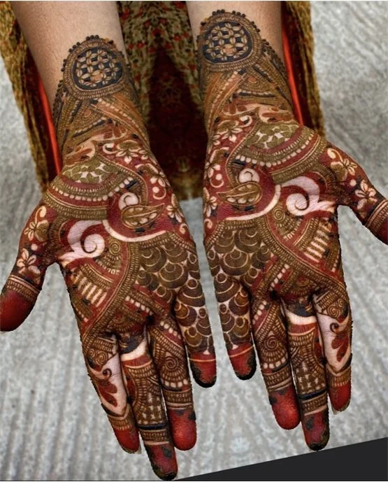 Exquisite Outline Placement On Front Hand Mehndi Design Exquisite Outline Placement On Front Hand Mehndi Design